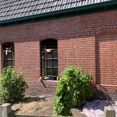 Stalen ramen plaatsen